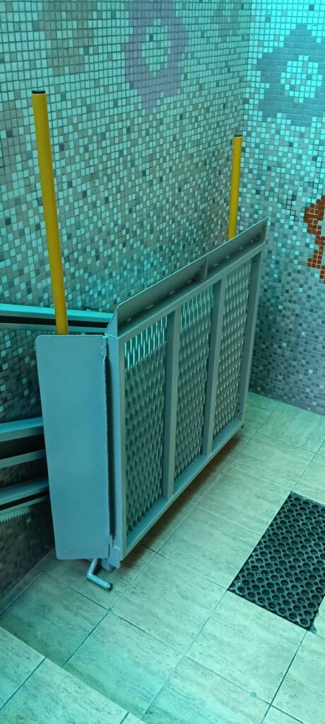 Изображение подъемника для инвалидов, применяемого у лестницы Подъемник для инвалидов применяется у лестницы | Инва Лифт