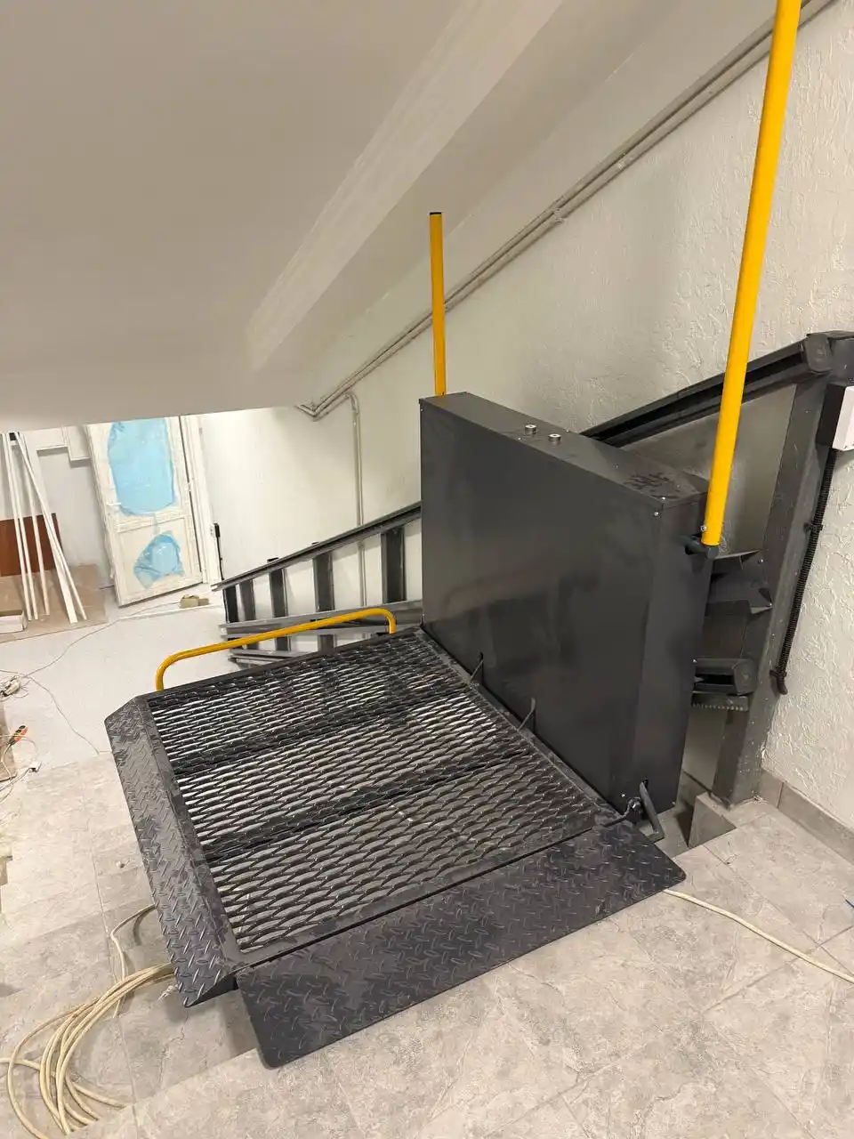 Інвалідний підйомник похилого типу