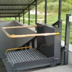 Похилий підйомник для інвалідного візка з платформою, встановлений без будівельного ремонту