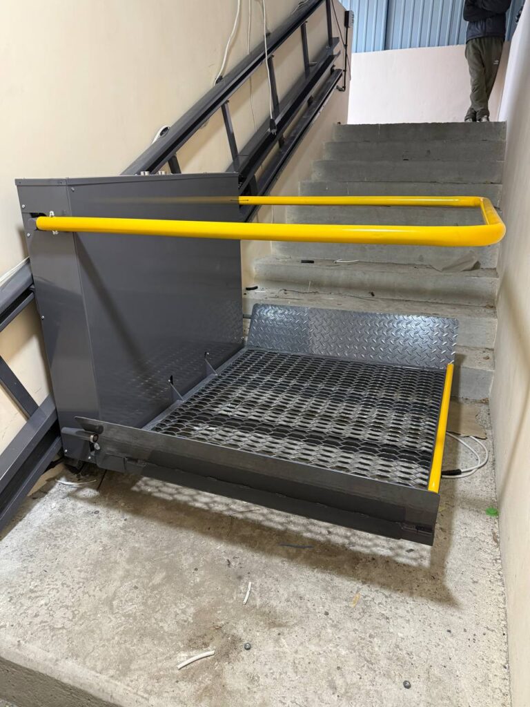 Підйомник для маломобільних груп населення