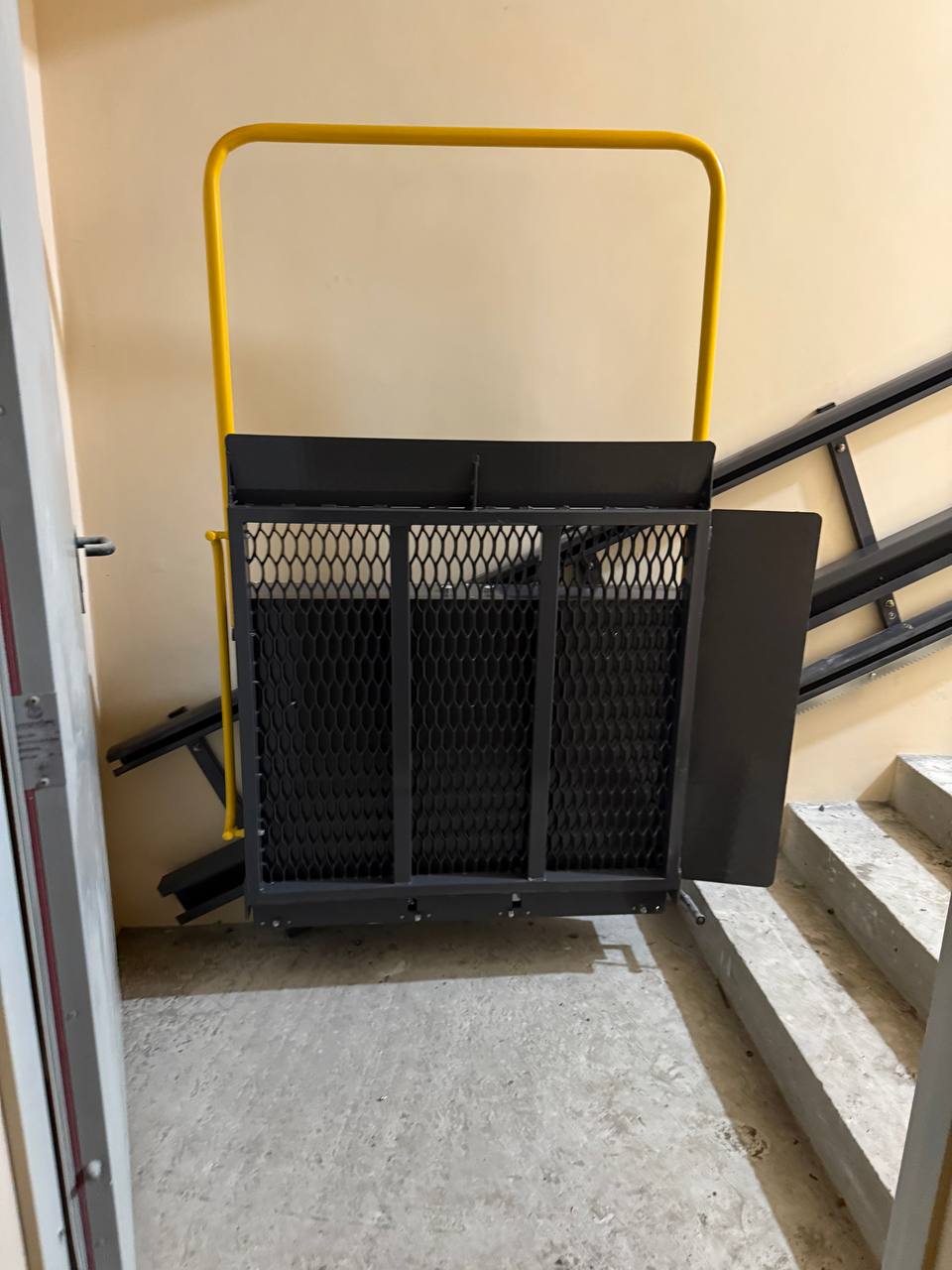 Похилі підйомники для візків від виробника