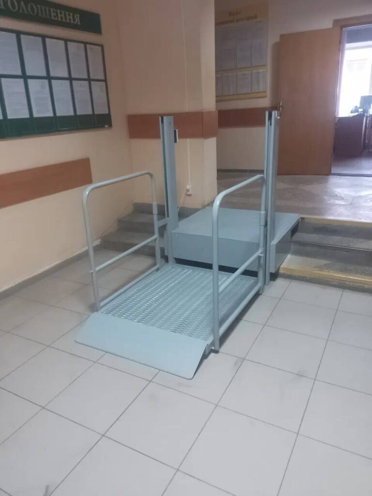 Зображення підйомника для інвалідів в учбовому закладі Підйомник для інвалідів в учбовому закладі | Інва Ліфт